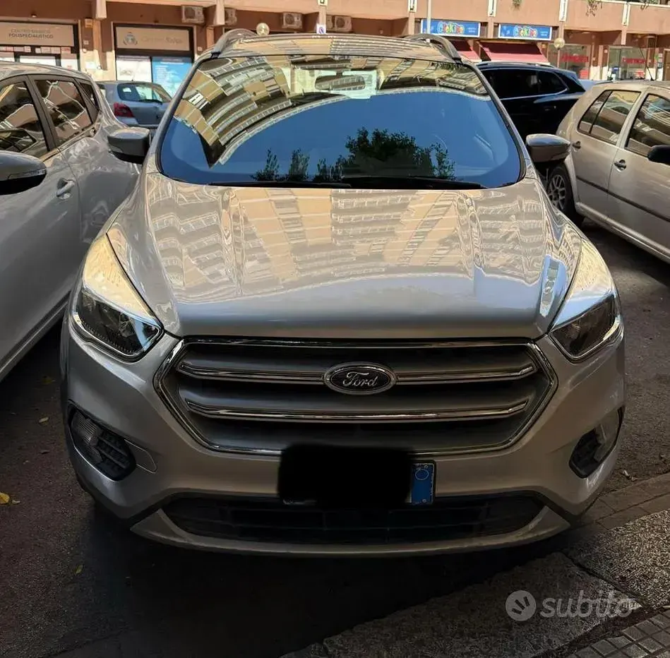 Usata Ford Kuga 120 CV (88 kW) 2017 Grigio SUV