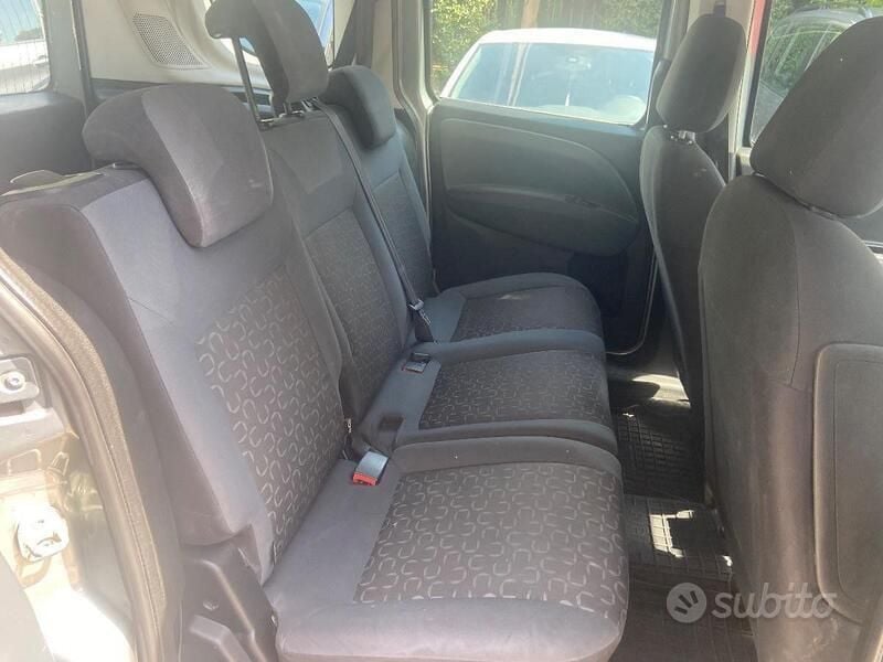 Usata Fiat Doblò Dynamic 121 CV (88 kW) 2013 Gray Monovolume