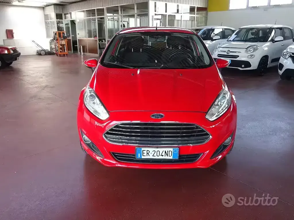Usata Ford Fiesta Titanium 75 CV (55 kW) 2014 Rosso Utilitaria