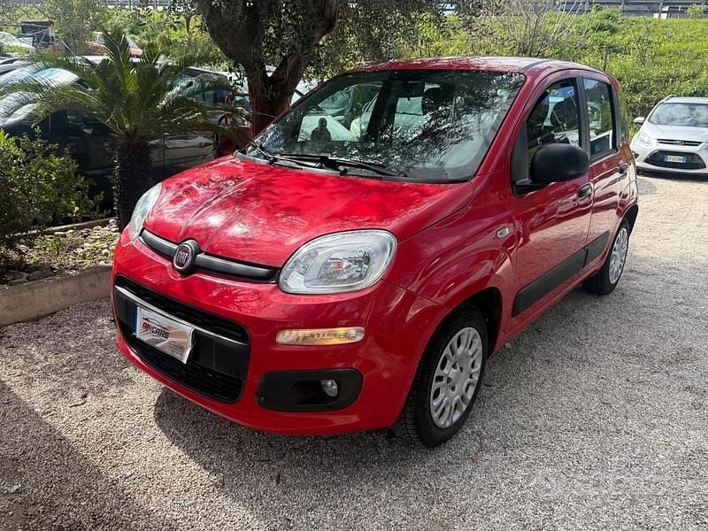 Usata Fiat Panda Lounge 69 CV (50 kW) 2017 Rosso Utilitaria