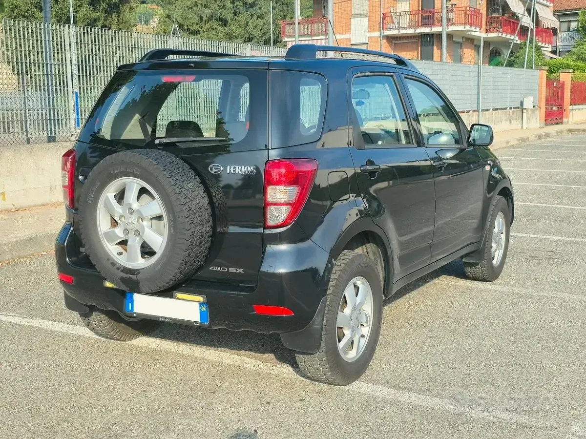 Usata Daihatsu Terios 105 CV (77 kW) 2006 Nero SUV