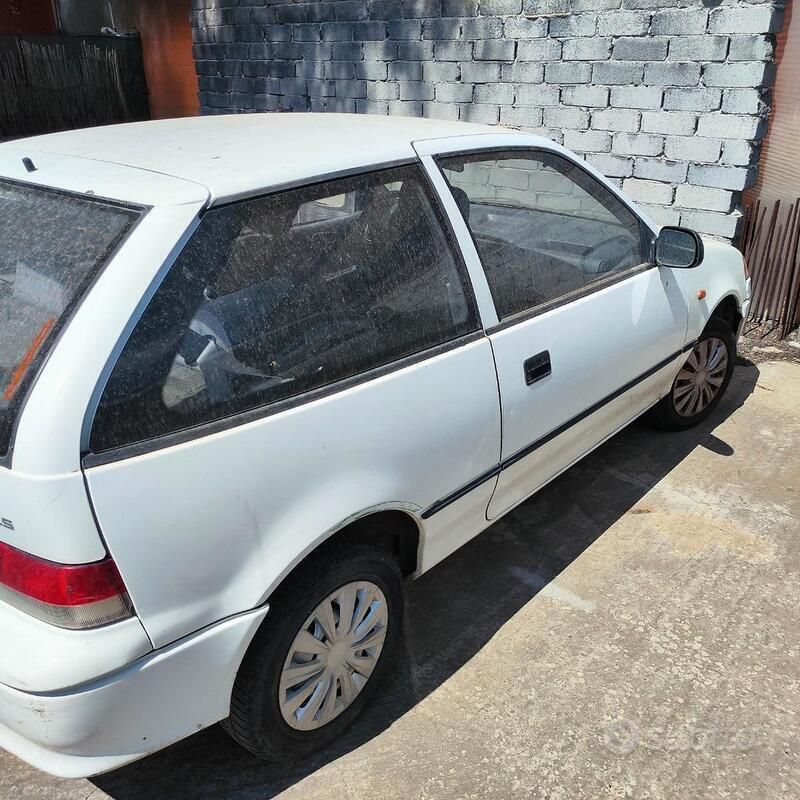 Usata Suzuki Swift 53 CV (38 kW) 1997 Bianco Utilitaria
