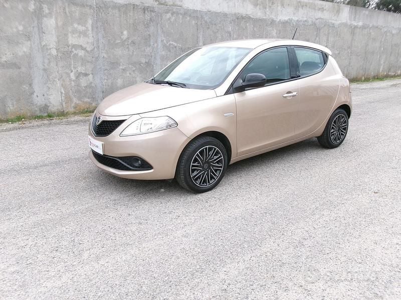 Usata Lancia Ypsilon S 69 CV (50 kW) 2020 Marrone Utilitaria