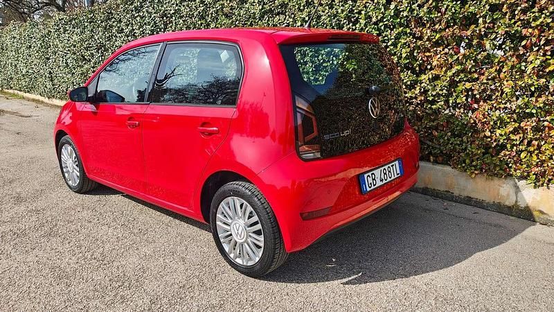 Usata VW up! Move 68 CV (50 kW) 2020 Rosso Utilitaria