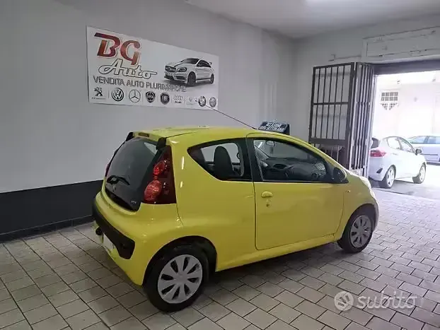 Usata Peugeot 107 68 CV (50 kW) 2013 Nero Utilitaria