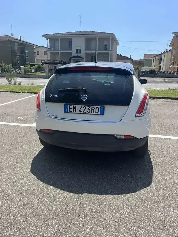 Usata Lancia Delta 105 CV (77 kW) 2013 Utilitaria