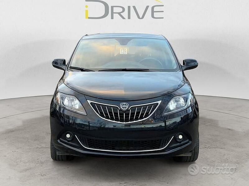 Usata Lancia Ypsilon Gold 69 CV (50 kW) 2023 Nero Utilitaria