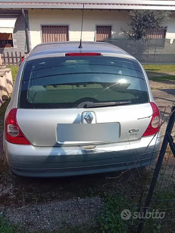 Usata Renault Clio II 58 CV (42 kW) 2006 Grigio Berlina