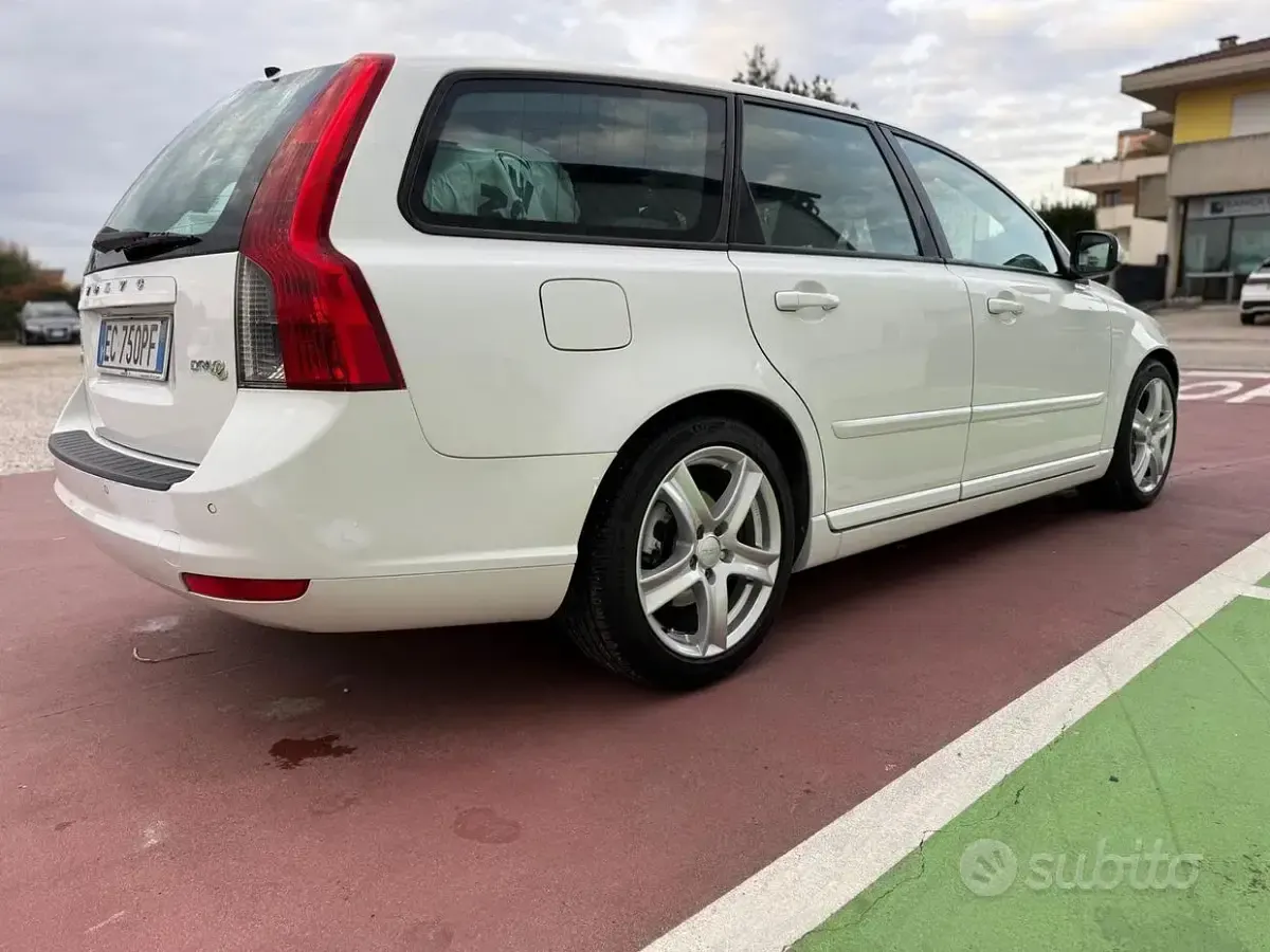 Usata Volvo V50 109 CV (80 kW) 2010 Bianco Station wagon