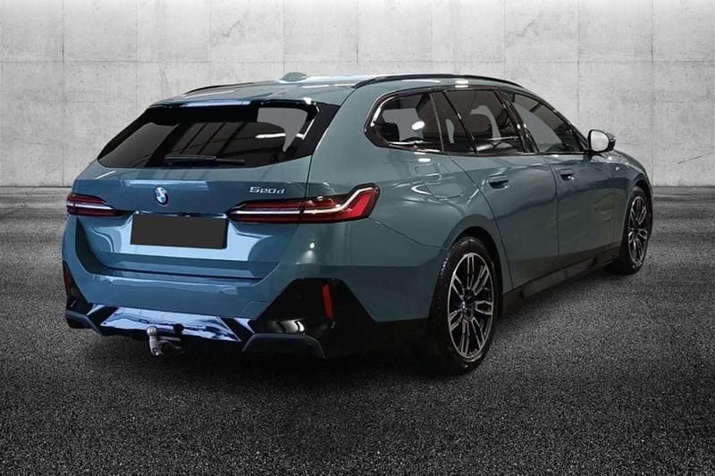 Usata BMW 520 M Sport 197 CV (144 kW) 2024 Verde metallizzato Station wagon