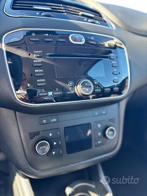 Usata Fiat Punto Lounge 69 CV (50 kW) 2012 Bianco Berlina