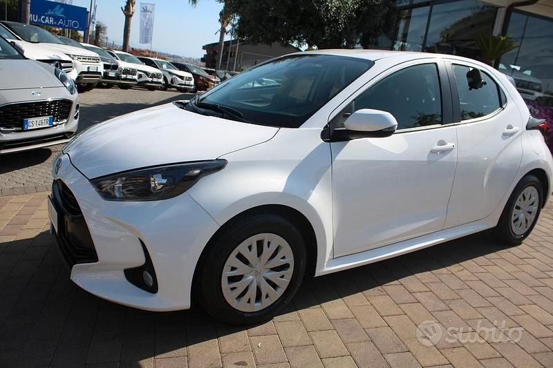 Usata Toyota Yaris Trend 72 CV (52 kW) 2023 Bianco Utilitaria