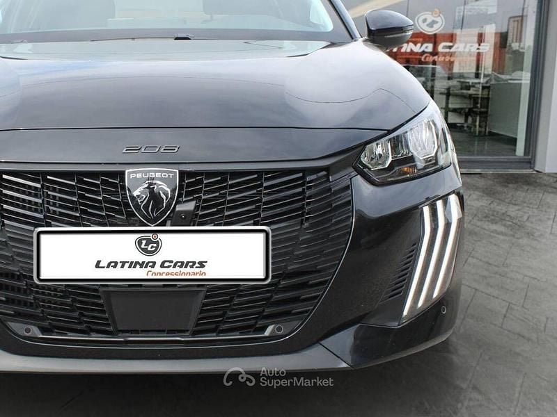 Usata Peugeot 208 Allure 101 CV (74 kW) 2025 Nero Utilitaria