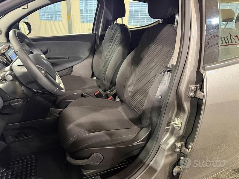 Usata Lancia Ypsilon Gold 70 CV (51 kW) 2022 Grigio Utilitaria