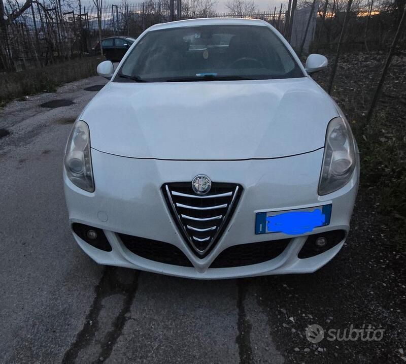 Bianco Usata 2010 Alfa Romeo Giulietta Due volumi | 6800 € (Cara) - Immagine 1/4