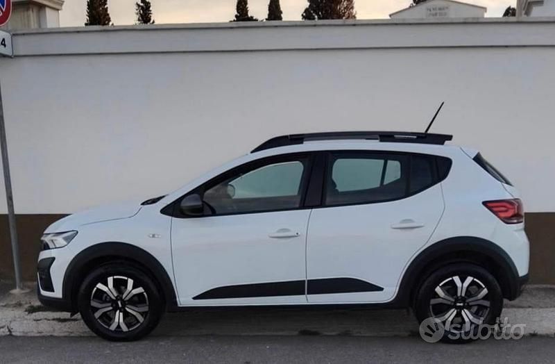 Bianco Usata 2023 Dacia Sandero Stepway Tre volumi | 13.300 € - Immagine 1/4