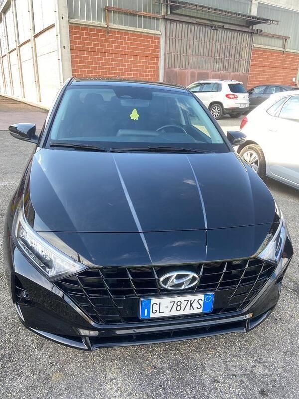 Nero Usata 2023 Hyundai i20 Due volumi | 15.000 € (Buon prezzo) - Immagine 1/4