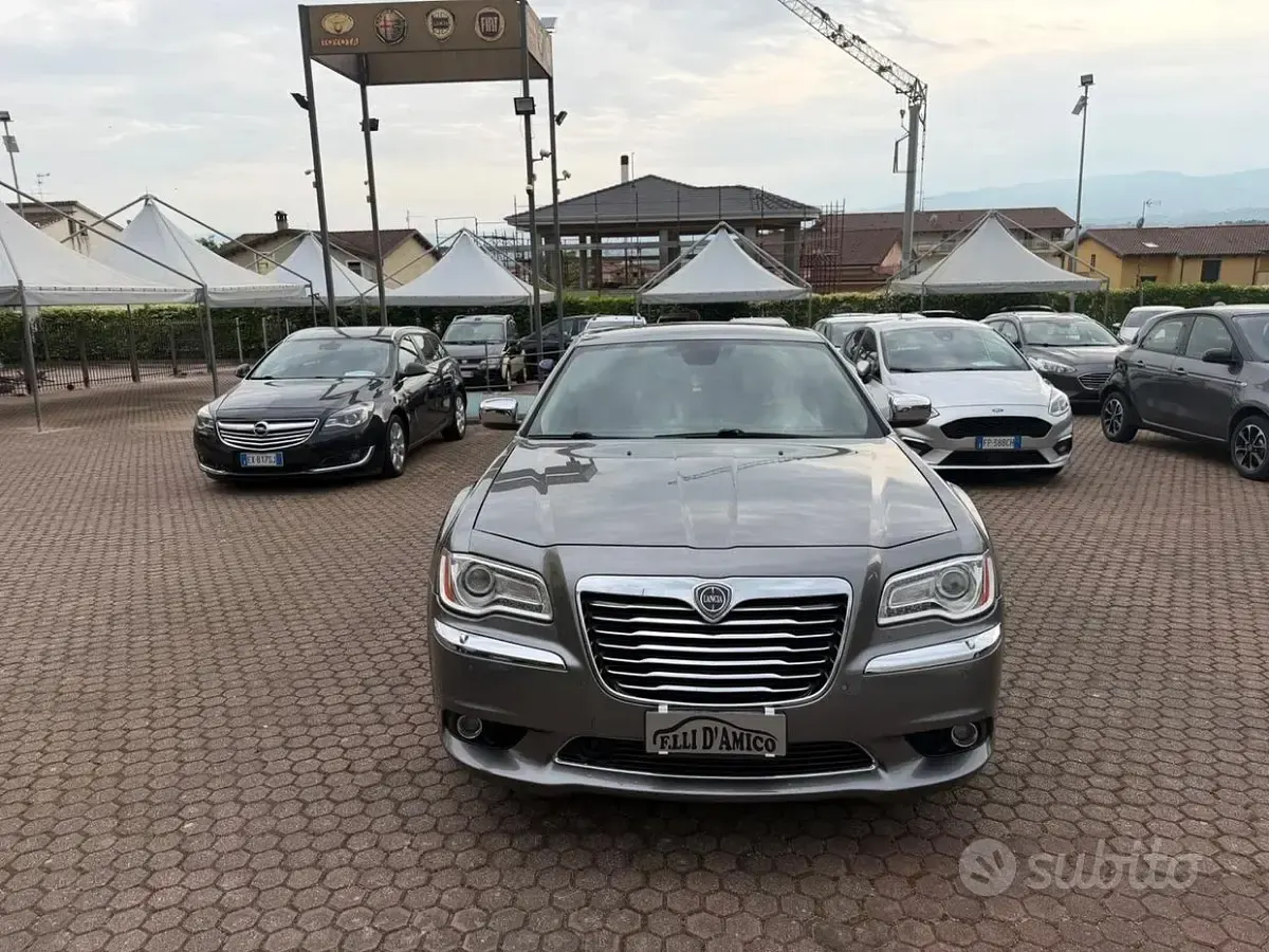 Usata Lancia Thema 239 CV (175 kW) 2013 Grigio Berlina