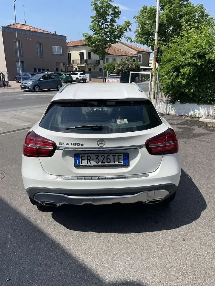 Usata Mercedes GLA180 109 CV (80 kW) 2018 Other SUV