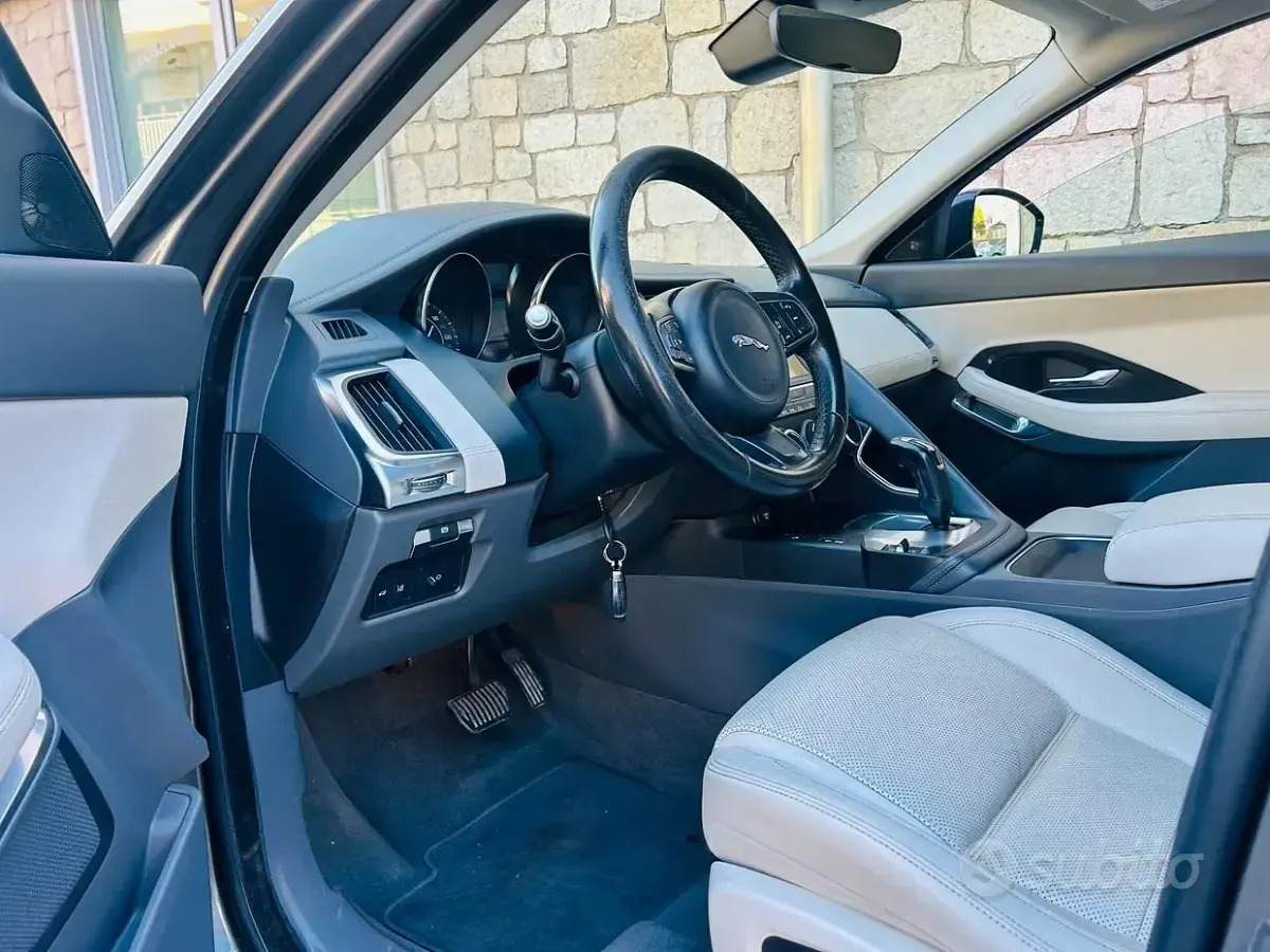 Usata Jaguar E-Pace 179 CV (131 kW) 2018 Grigio SUV