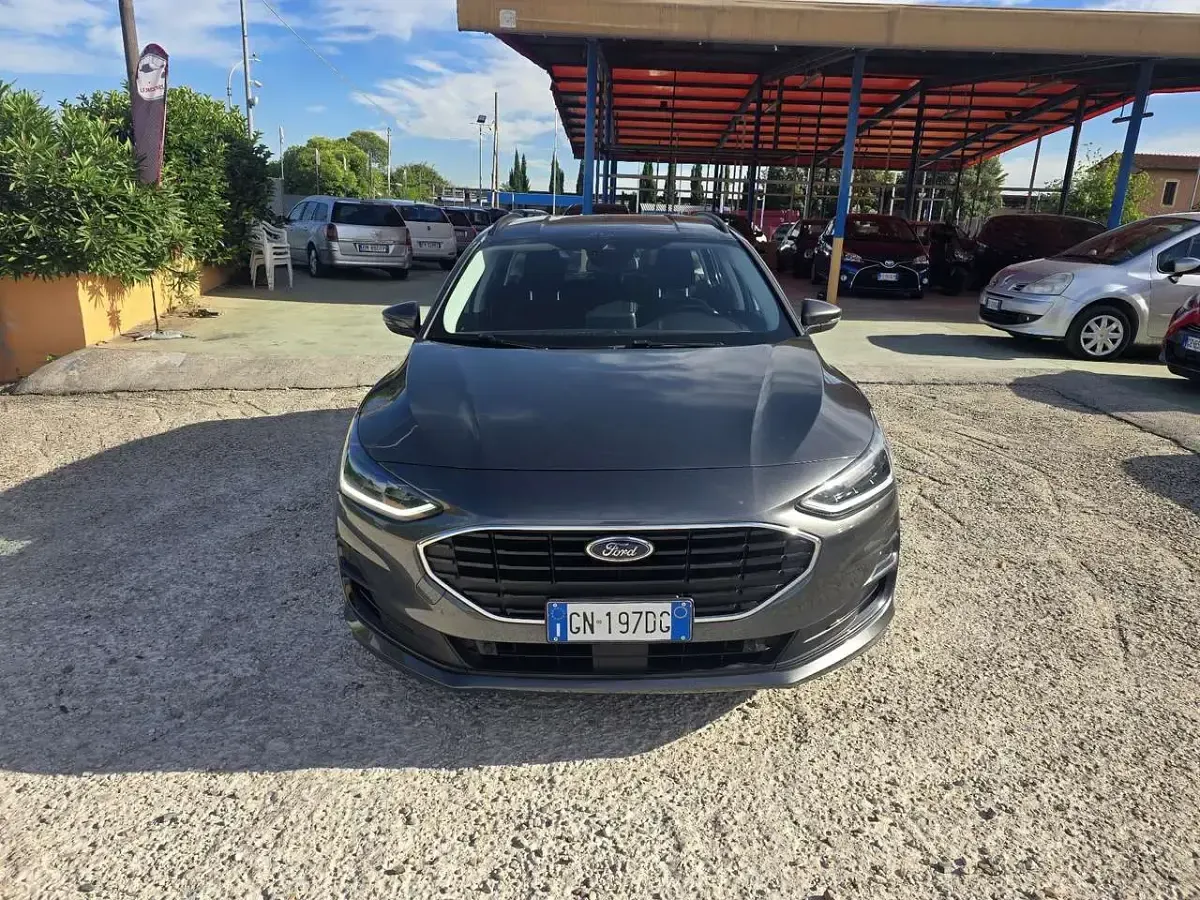 Begagnad Ford Focus ST-Line 120 HK (88 kW) 2023 Grå Kombi