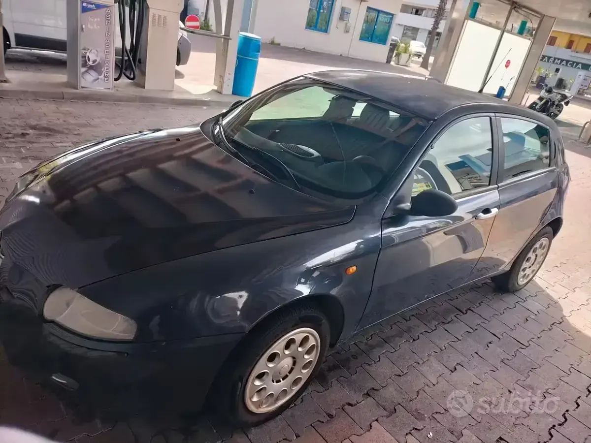 Usata Alfa Romeo 147 120 CV (88 kW) 2003 Bluazzurro Utilitaria