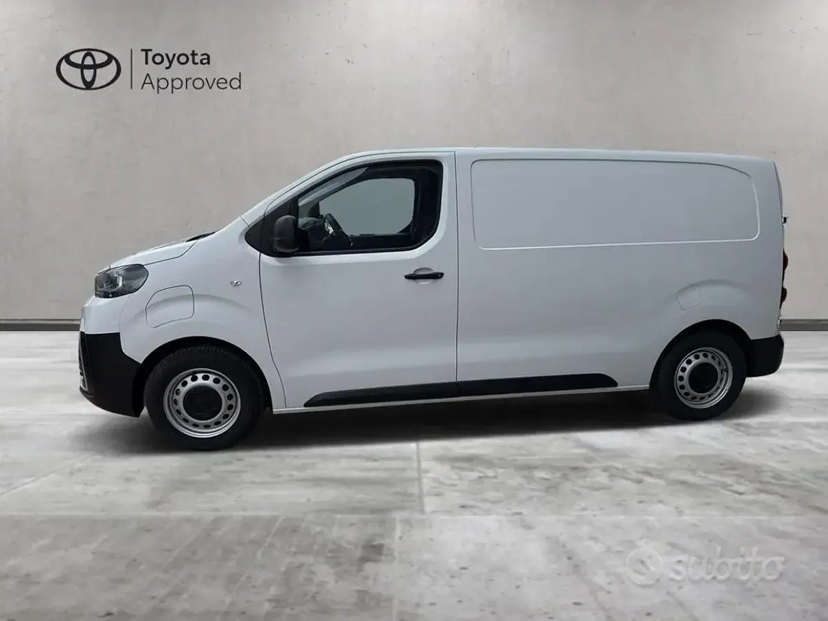Usata Toyota Proace 61 kW (84 CV) 2024 Bianco Monovolume