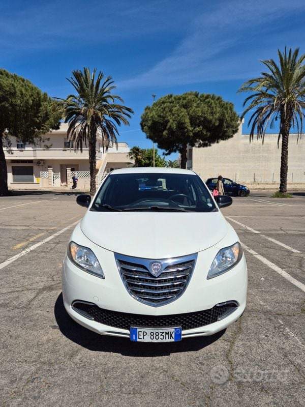 Bianco Usata 2012 Lancia Ypsilon Gold Due volumi | 6900 € (Buon prezzo) - Immagine 1/4
