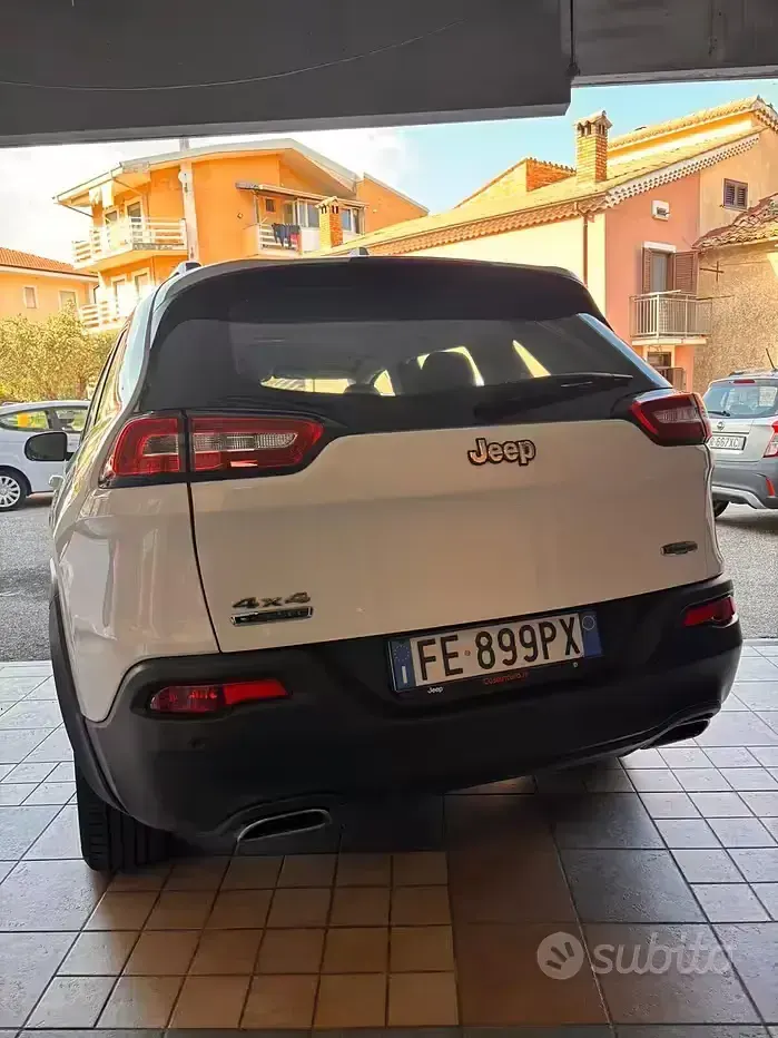 Usata Jeep Cherokee Longitude 185 CV (136 kW) 2016 Bianco SUV