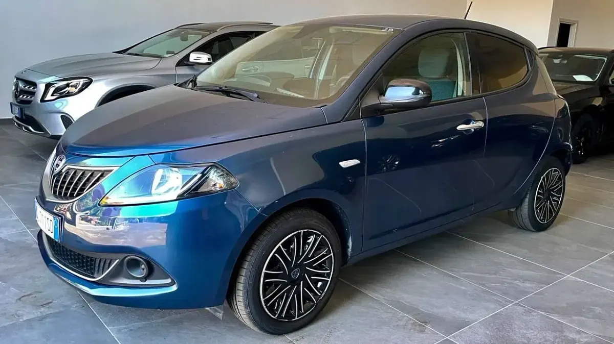 Usata Lancia Ypsilon 69 CV (50 kW) 2022 Blu/azzurro Utilitaria