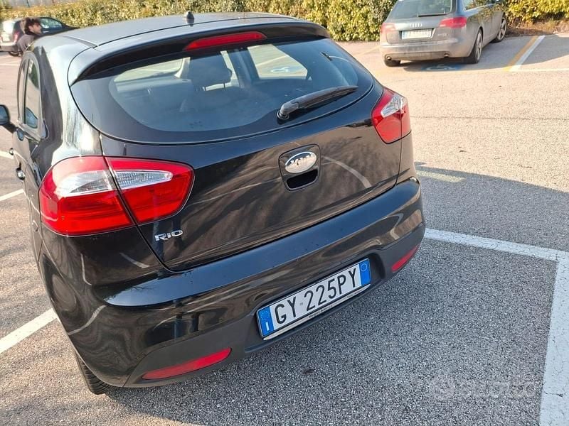 Usata Kia Rio 2013 Nero Berlina