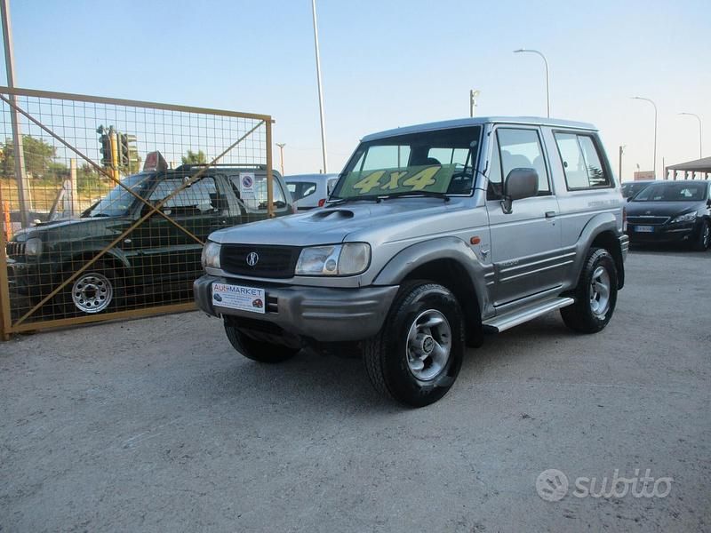 Grigio Usata 1998 Hyundai Galloper SUV | 4900 € (Ottimo prezzo) - Immagine 1/4