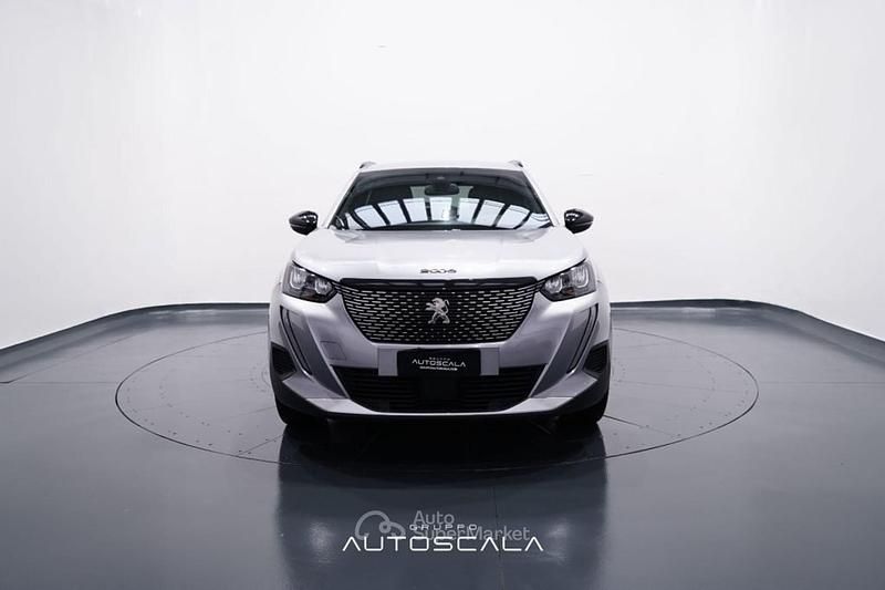 Usata Peugeot 2008 Allure 131 CV (96 kW) 2023 Grigio artense met. SUV