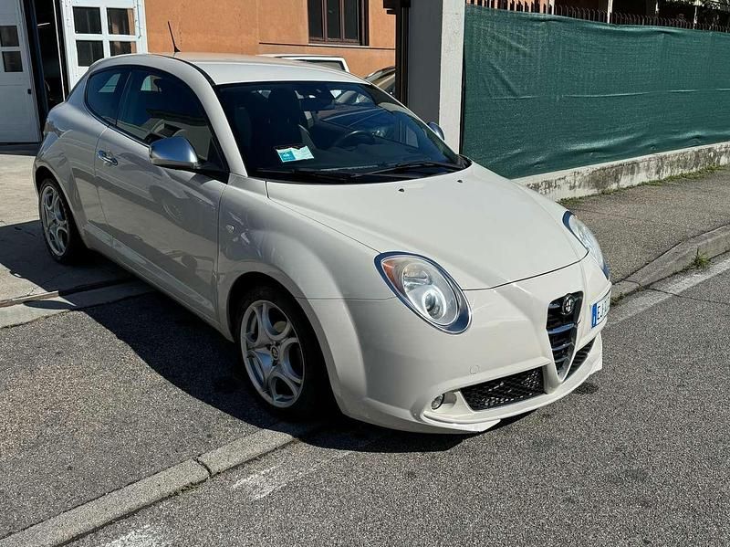 Bianco Usata 2011 Alfa Romeo MiTo Distinctive Due volumi | 3500 € (Ottimo prezzo) - Immagine 1/4