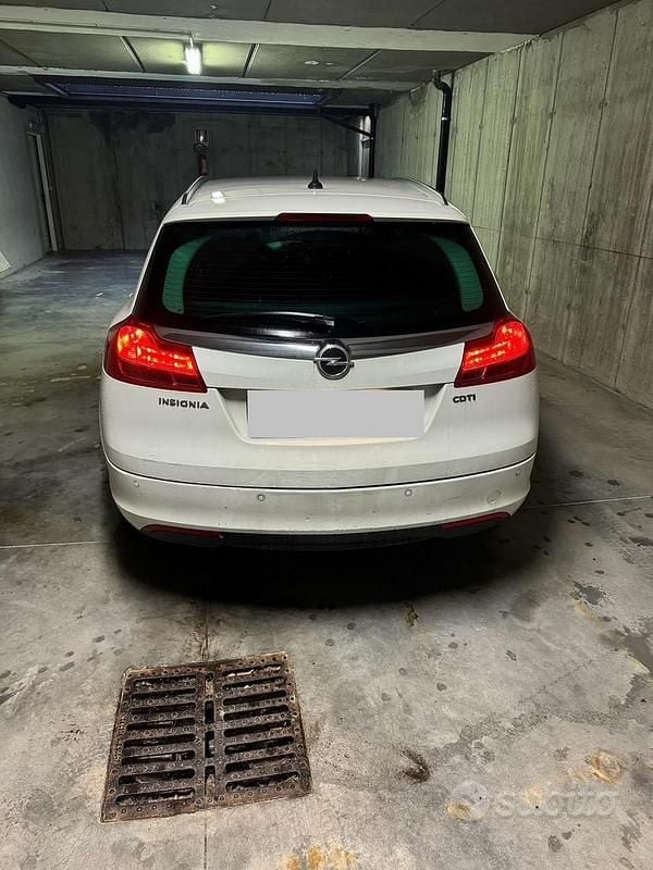 Usata Opel Insignia 130 CV (95 kW) 2012 Bianco Station wagon