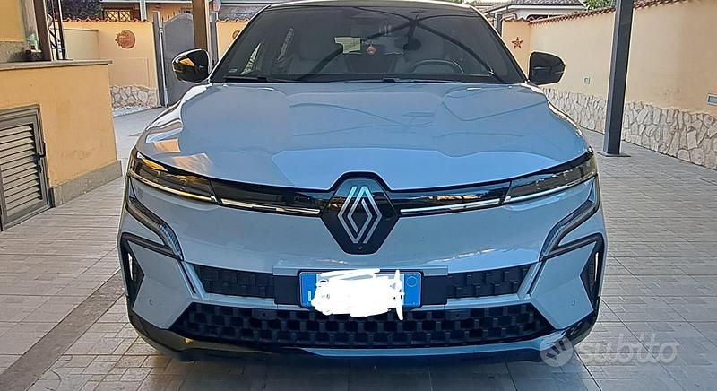 Usata Renault Megane E-Tech Techno 161 kW (220 CV) 2023 Grigio Berlina