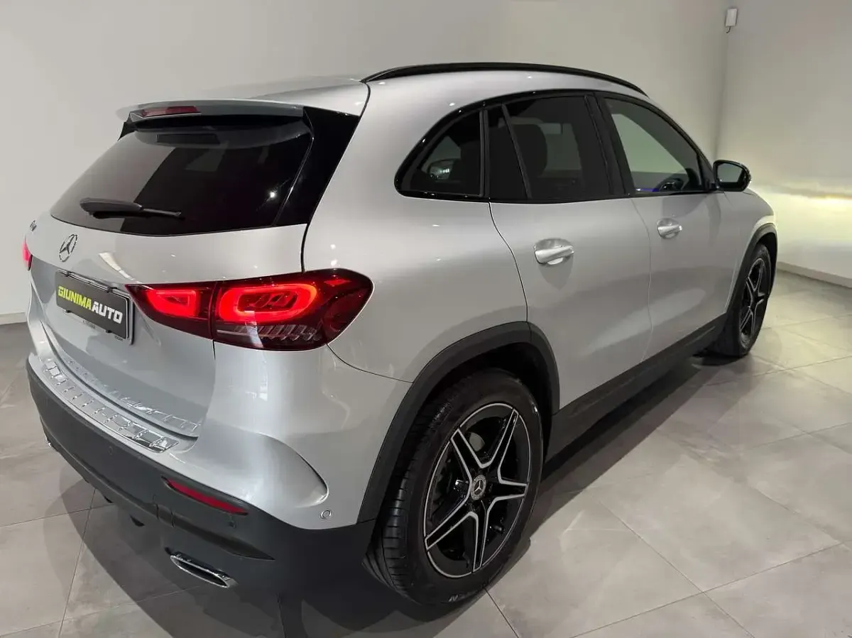 Usata Mercedes GLA180 Premium 136 CV (100 kW) 2021 Argento SUV