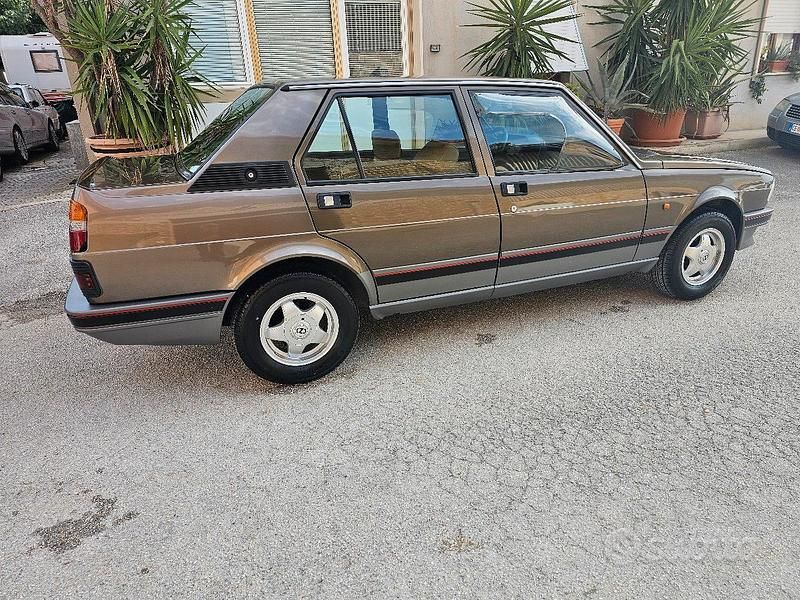 Usata Alfa Romeo Giulietta 109 CV (80 kW) 1984 Marrone Utilitaria