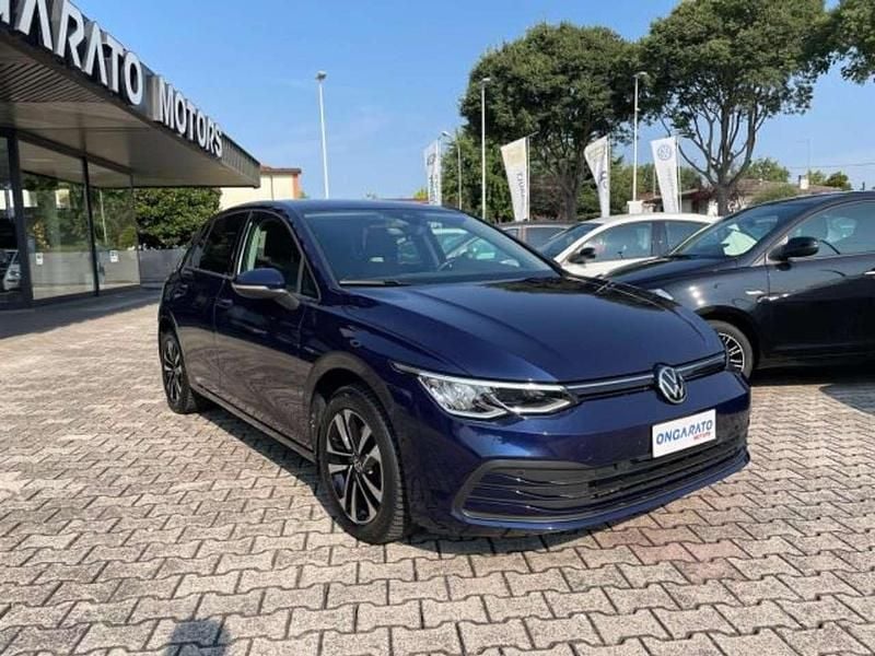 Usata VW Golf VIII Life 116 CV (85 kW) 2020 Blu/azzurro Utilitaria