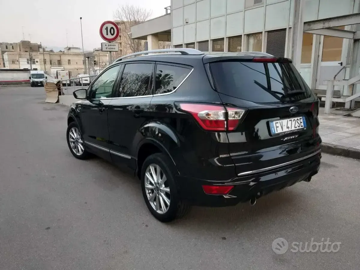 Usata Ford Kuga Vignale 179 CV (131 kW) 2019 Nero SUV