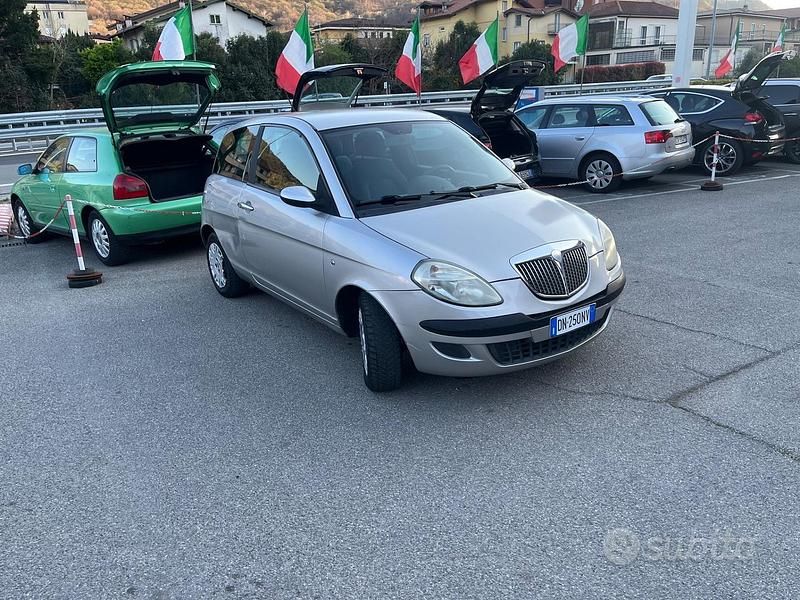 Usata Lancia Ypsilon 60 CV (44 kW) 2004 Grigio Utilitaria