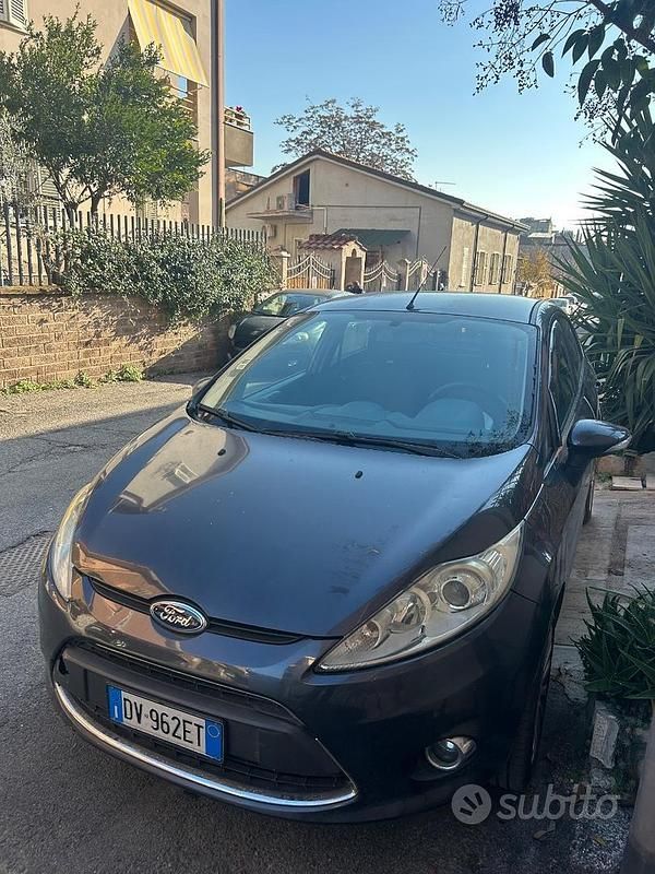 Usata Ford Fiesta 68 CV (50 kW) 2009 Blu Berlina