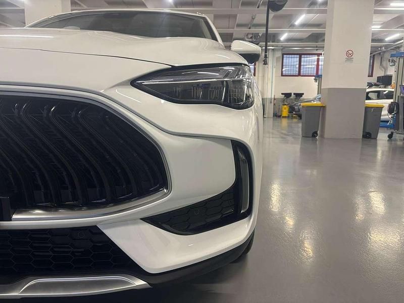 Usata MG HS Luxury 163 CV (119 kW) 2024 Dover white SUV
