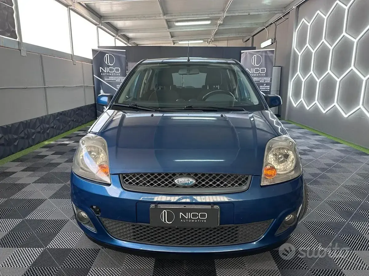 Usata Ford Fiesta Titanium 68 CV (50 kW) 2008 Blu Utilitaria