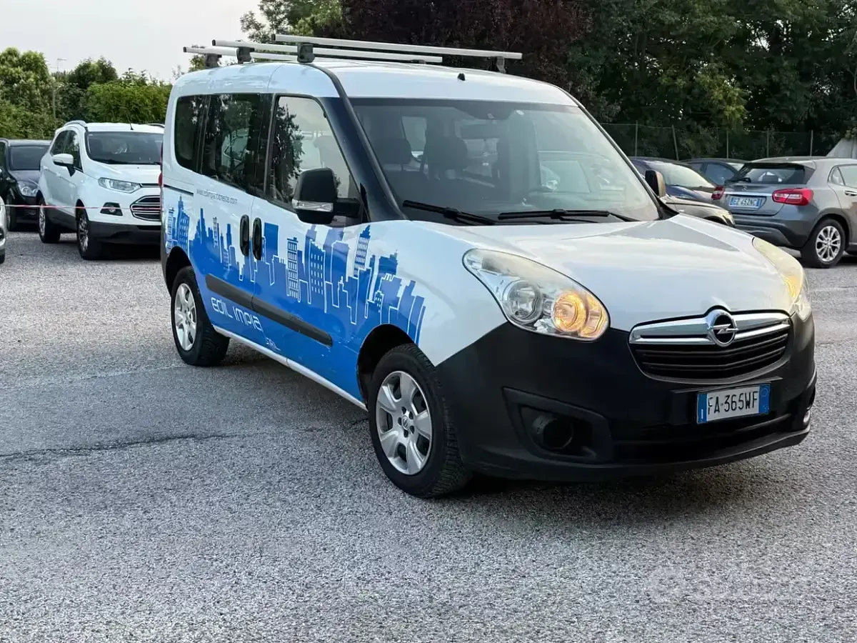 Begagnad Opel Combo 95 HK (69 kW) 2015 Vit Minibuss