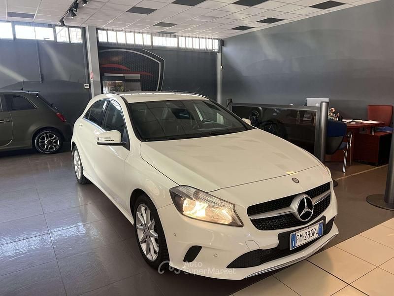 Usata Mercedes A180 Premium 109 CV (80 kW) 2016 Bianco Berlina