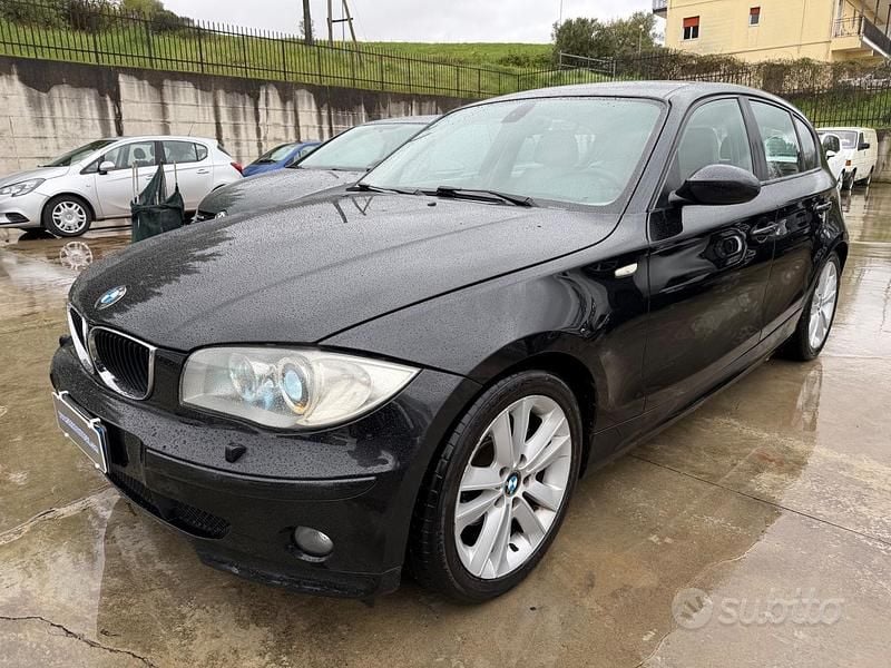 Usata BMW 120 163 CV (119 kW) 2006 Nero Utilitaria