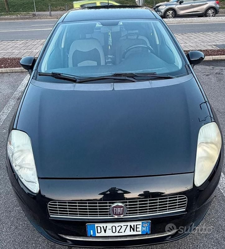 Nero Usata 2009 Fiat Punto Tre volumi | 2199 € - Immagine 1/4