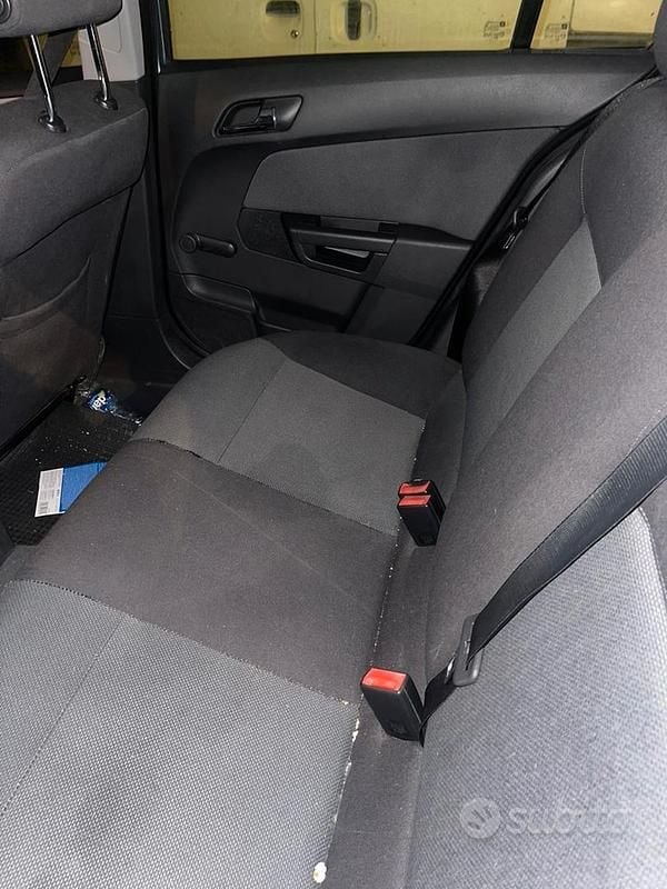 Käytetty Opel Astra 90 HP (66 kW) 2006 Sedan
