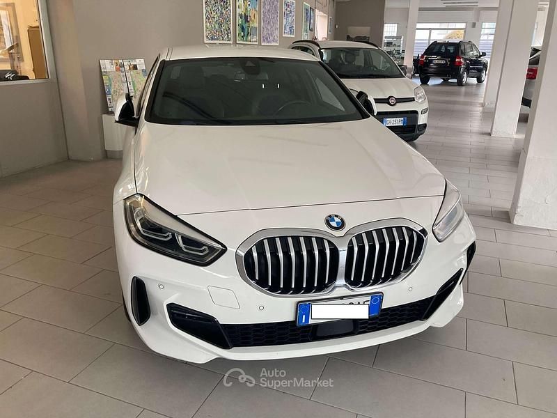Usata BMW 116 M Sport 116 CV (85 kW) 2021 Bianco Utilitaria